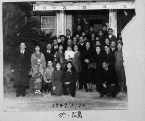 広島　集合写真　八代斌助主教　マクシェリー司祭:1949/1/16:八代斌助主教関係　教区事務所に以前からあった写真