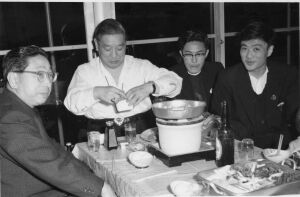 すきやき食事会　八代斌助主教八代欽一主教　鬼本照男司祭　竹内瑞男氏　:日にち不明:教区事務所にあった写真