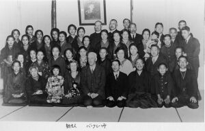 松江でバークレー師と　:1925:集合写真　バークレー　夫人　大原　松江キリスト教会蔵