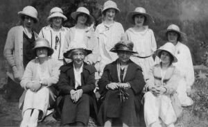 松江　集合写真　婦人１０名　バックストン司祭関係　:1925:小池虔次二師提供