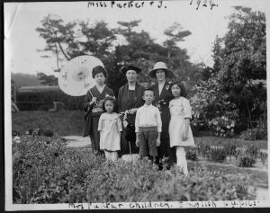 パーカー宣教師（松陰短大学長）と:1924:覚前師提供の古い写真