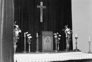 米子キリスト教会の祭壇:日にち不明:礼拝堂内部