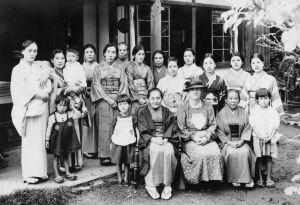 大洲聖公会の会衆　女性宣教師と婦人会:1940/05:集合写真　大洲聖公会蔵
