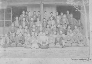 松江・赤山?　Ｅｖａｎｇｅｌｉｓｔ　ｍｅｅｔｉｎｇ　:1896/5:集合写真　バックストン　米子聖ニコラス教会蔵