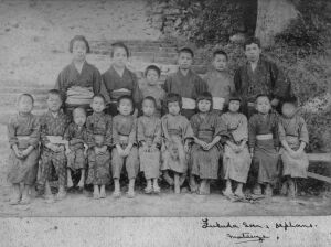 松江　Ｆｕｋａｄａ　さんと孤児たち:日にち不明:集合写真　聖ニコラス教会蔵