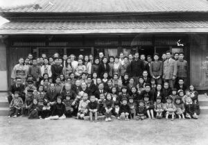 九州　福岡教会にて　集合写真　１３０１に説明:1949:集合写真　資料室蔵