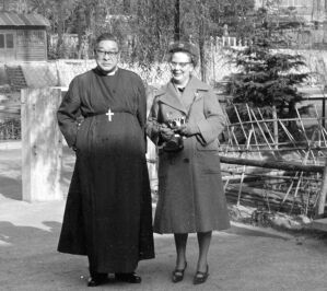 八代斌助主教とシアトルのブラウン女史　大聖堂:1961/12:スナップ　料室蔵
