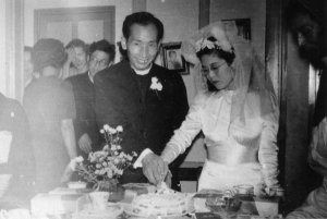 中道淑夫主教　結婚式後:1950/9/14:スナップ　資料室蔵