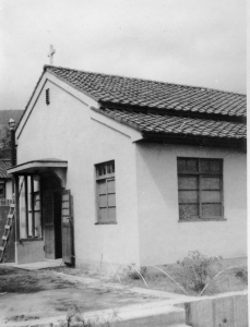 神戸聖ペテロ教会　完成　礼拝堂玄関:1949/12:建物　児玉師寄贈・資料室蔵
